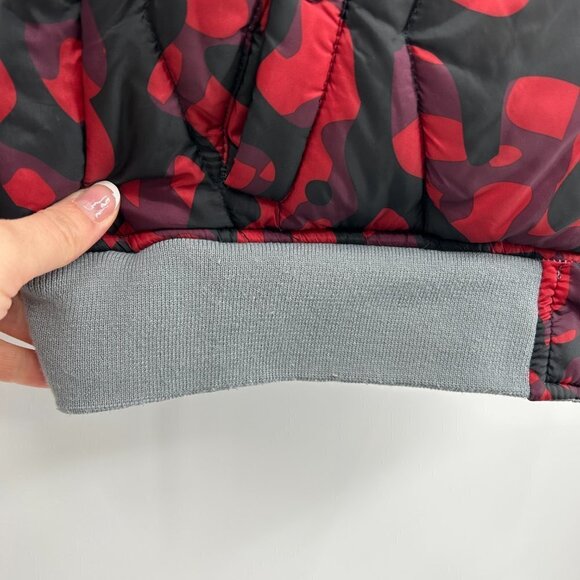 JORDAN Kids Red Black Camo Gray Reversible Quilted Puffer Jacket Size Large - Picture 11 of 11